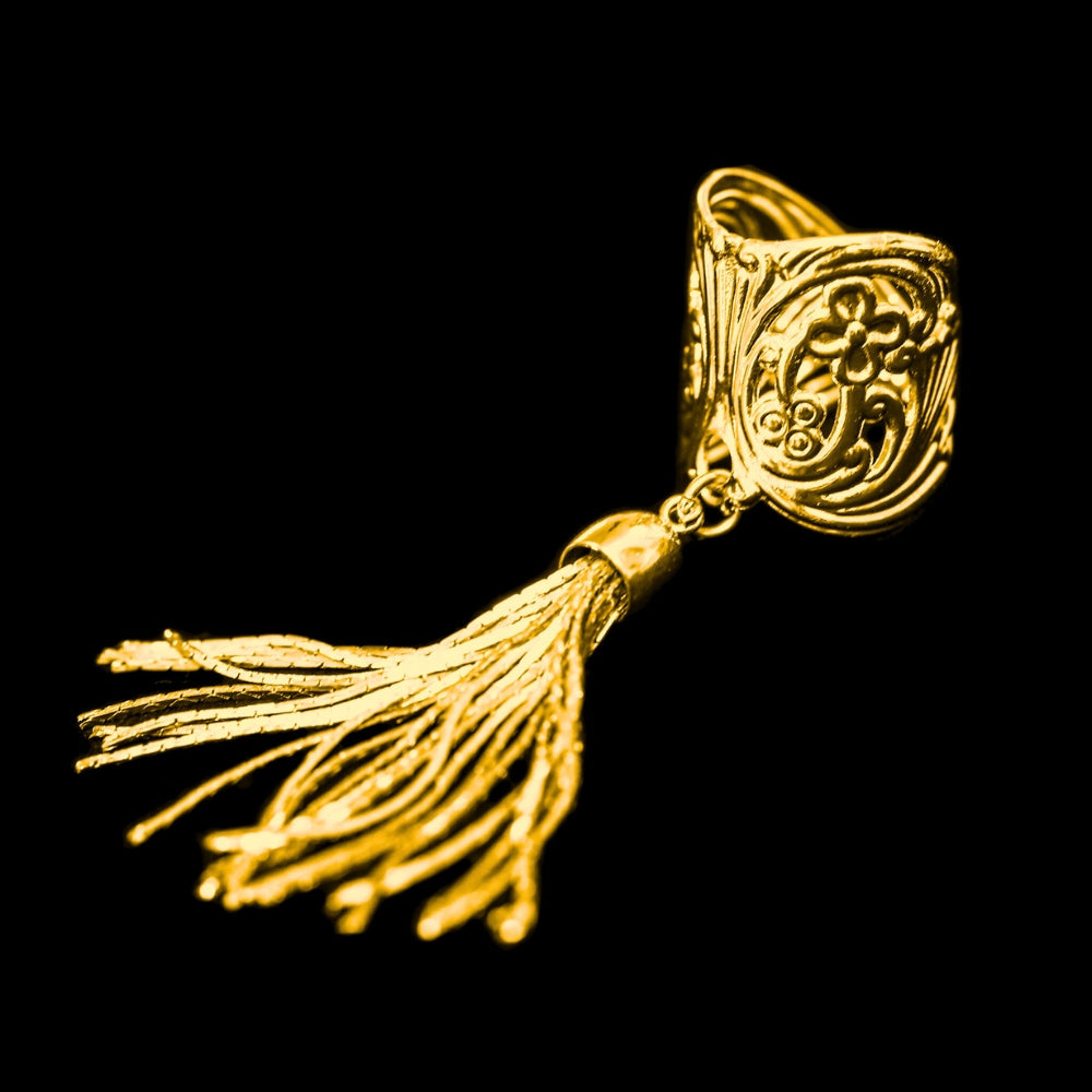 КРУЖЕВНАЯ МАНЖЕТА С КИСТКОЙ