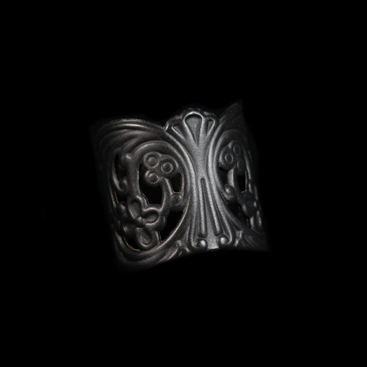 MATTE BLACK LACE CUFFS